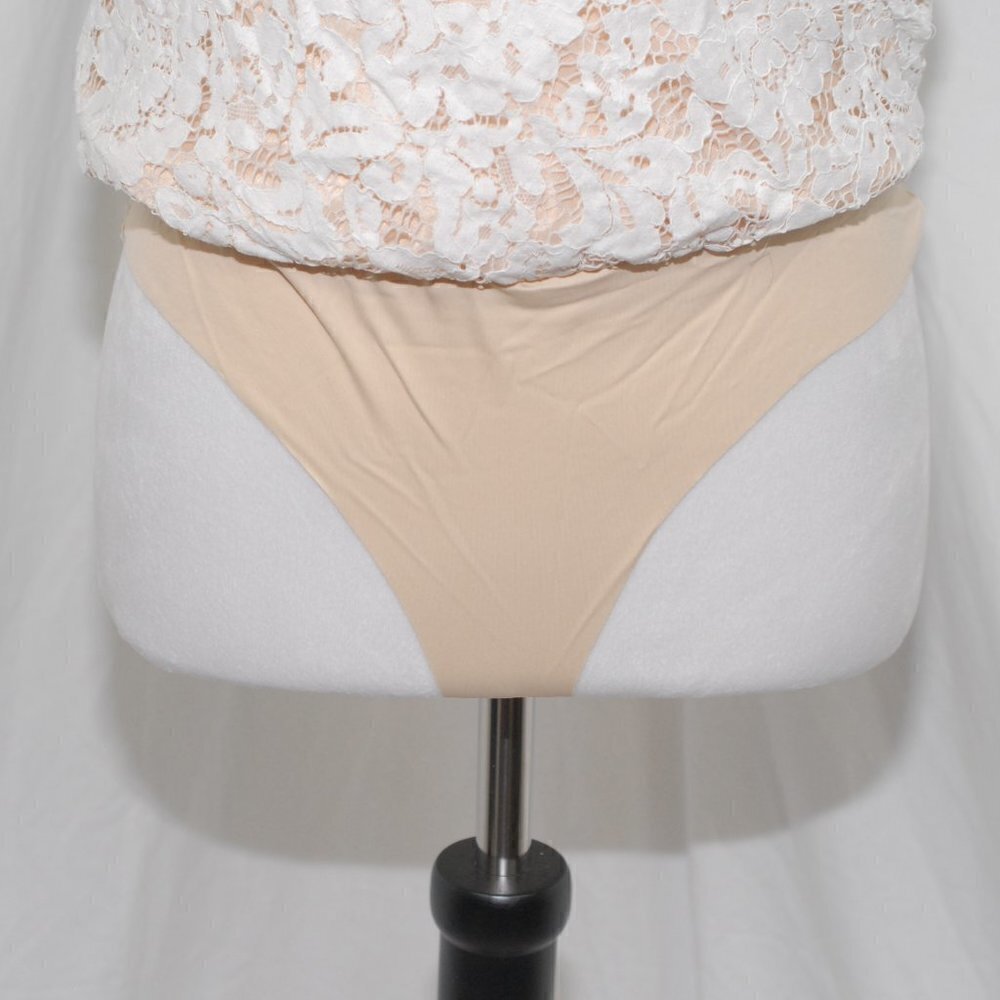 LNC Thong Bodysuit Strut & Bolt Womens Medium White Cream Lace Floral - Picture 4 of 14